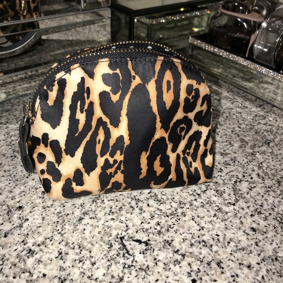 💕Victoria’s Secret Small Cosmetic Pouch💕 - Picture 3 of 5